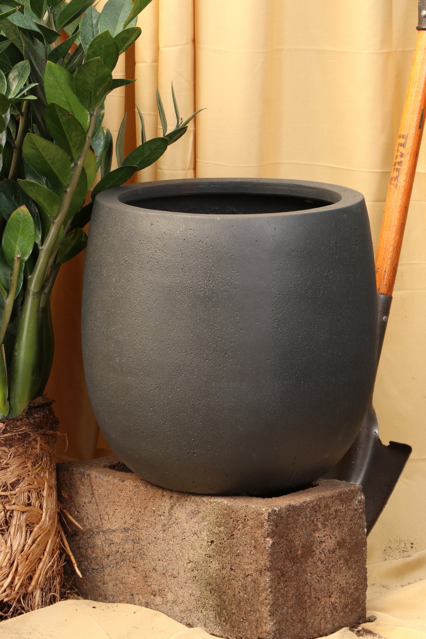 Ovala Fiberglass Planter (LTS)- Fits 10", 14" Plants