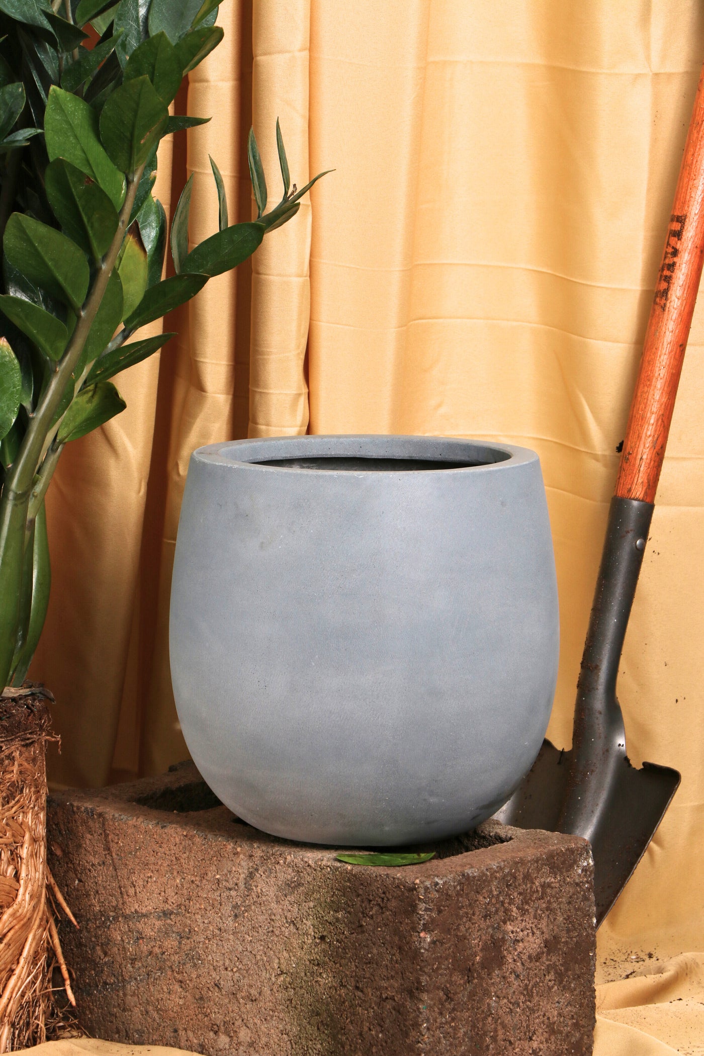 Ovala Fiberglass Planter (LTS)- Fits 10", 14" Plants
